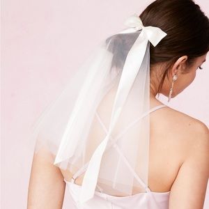 Nasty Gal Ivory Bow Veil